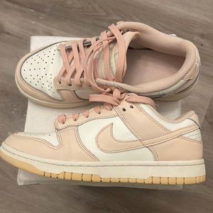 Womens Nike dunks low